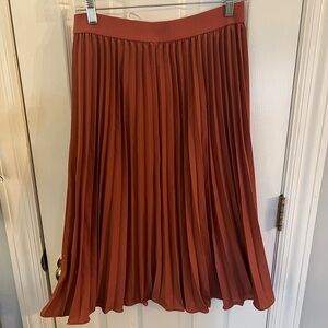 Pleated skirt